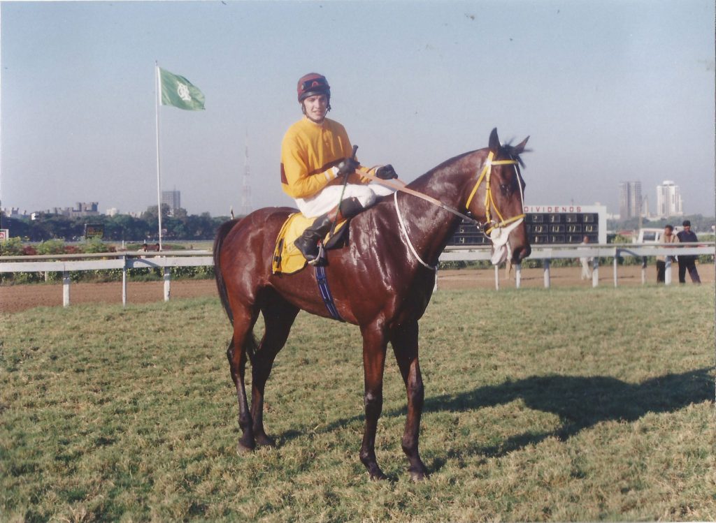 Jockey Richard Hughes, Dr M AM Ramaswamy & Dallas Todywalla received their trophies from Dr Vijay Mallya
